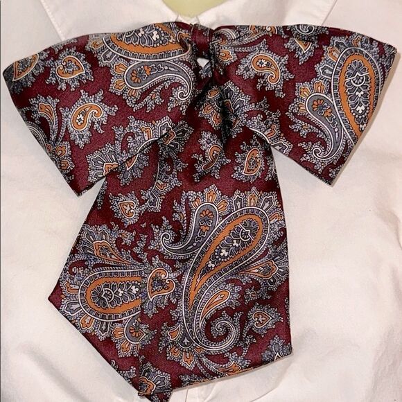 Vintage 80s Symphony Paisley Print Silk Pin On Bow Tie Scarf in Burgundy & Gold - Picture 1 of 7